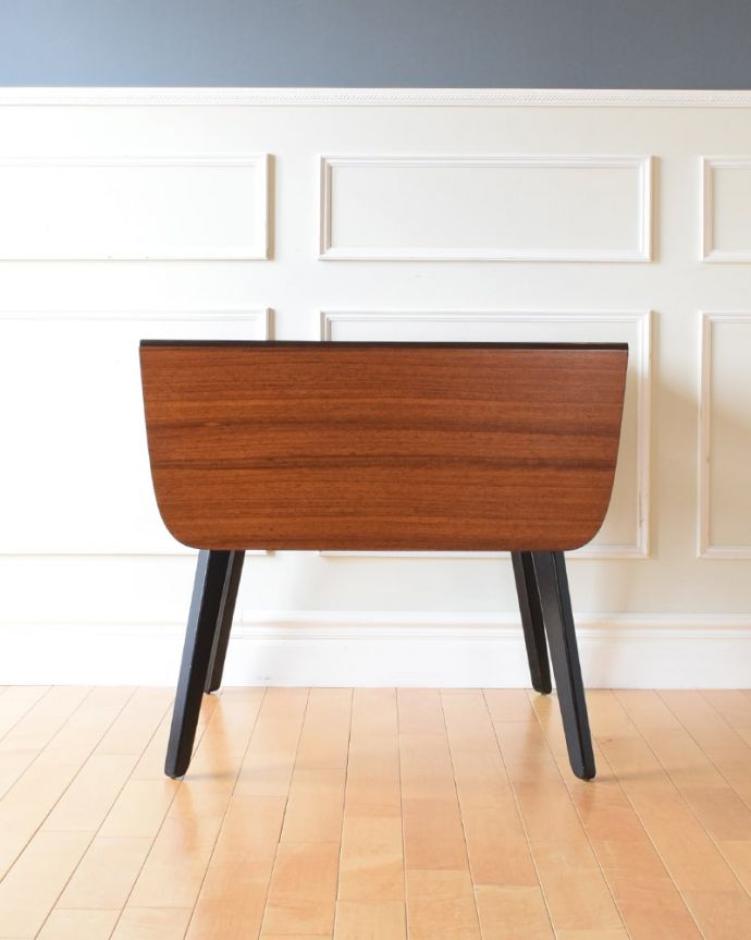 アンティークのテーブル　アンティーク家具　ドローリーフテーブル　壁にピタッ！閉じて壁に付ければなんだか違う家具に見えちゃうんです。(x-1400-f)