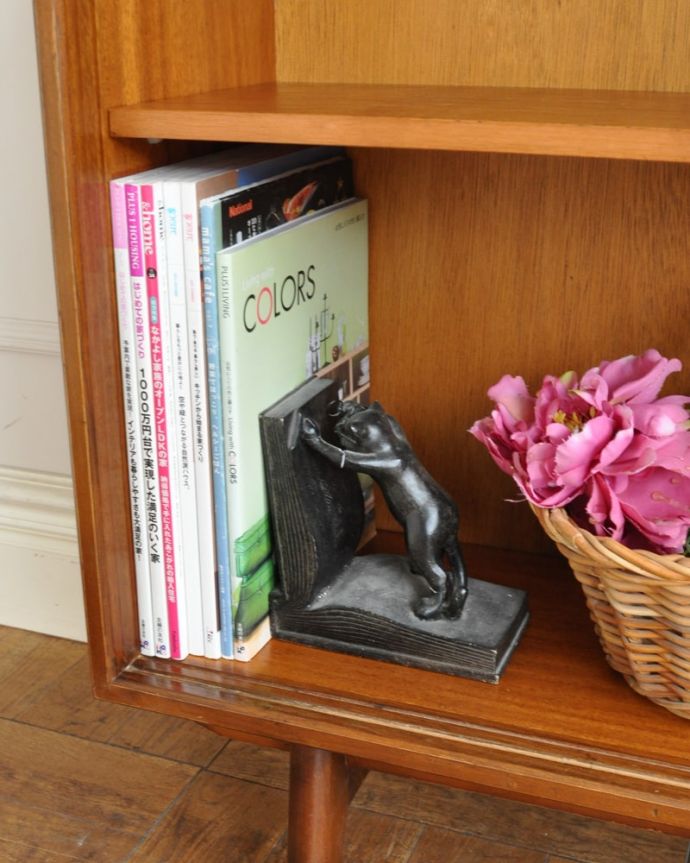 キャビネットの扉の中