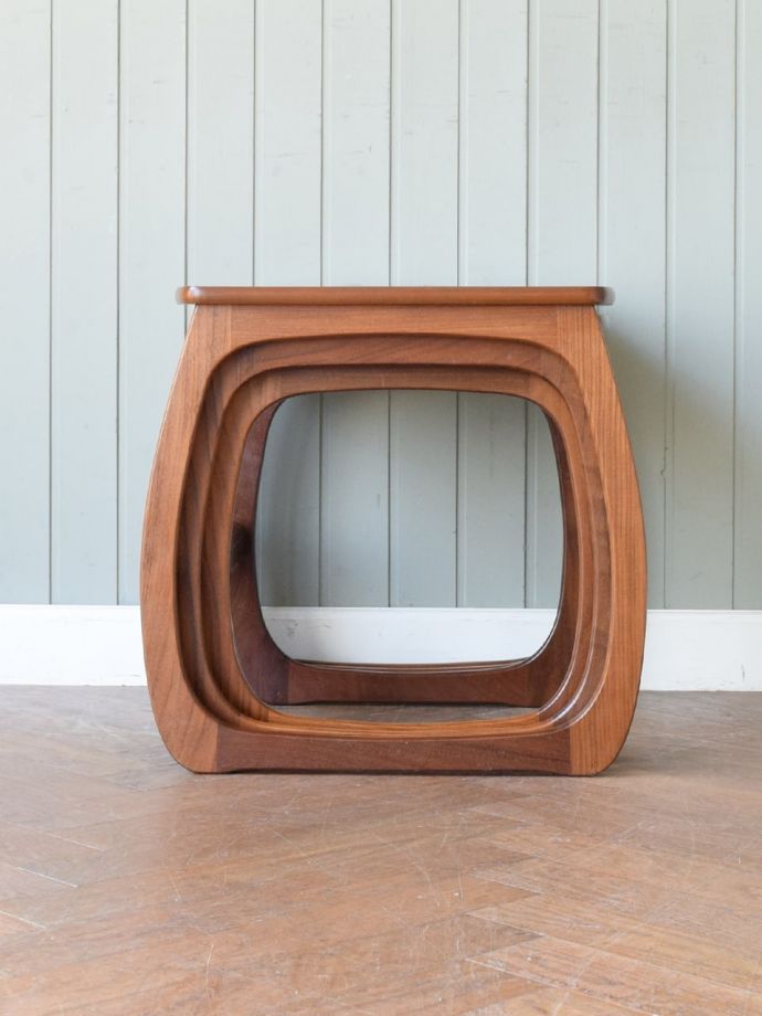 ビンテージコーヒーテーブルの側面