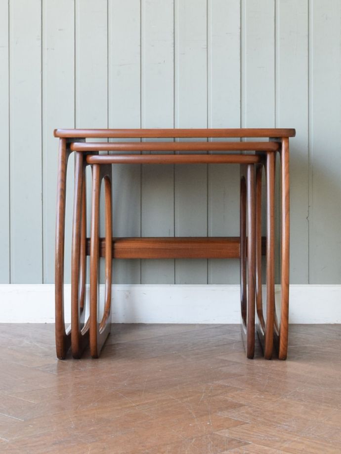 コーヒーテーブルの側面