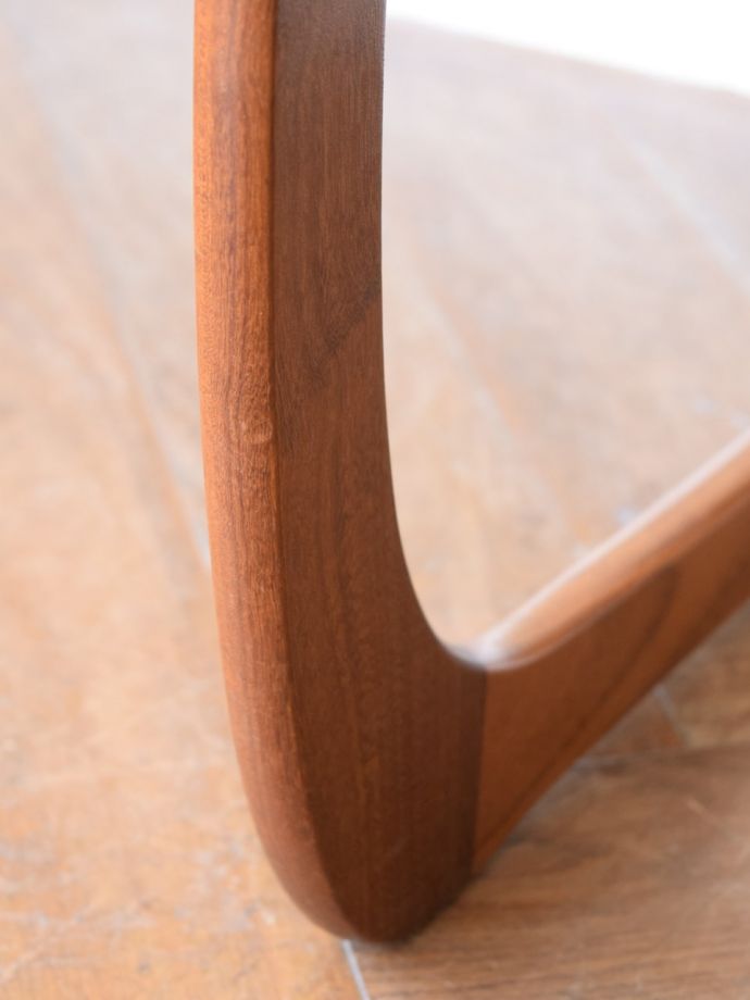 ビンテージテーブルの足