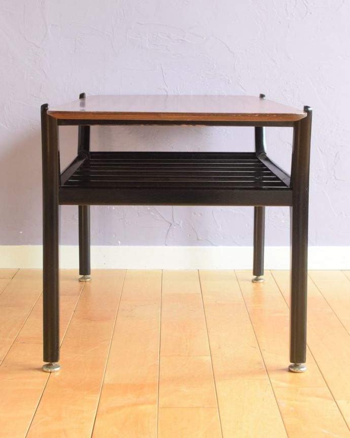 アンティークのテーブル　アンティーク家具　コーヒーテーブル　ネイサン　横から見てみてもカッコいい！北欧スタイルのテーブルは、横から見てもやっぱりスマートでカッコいいんです。(x-1407-f)