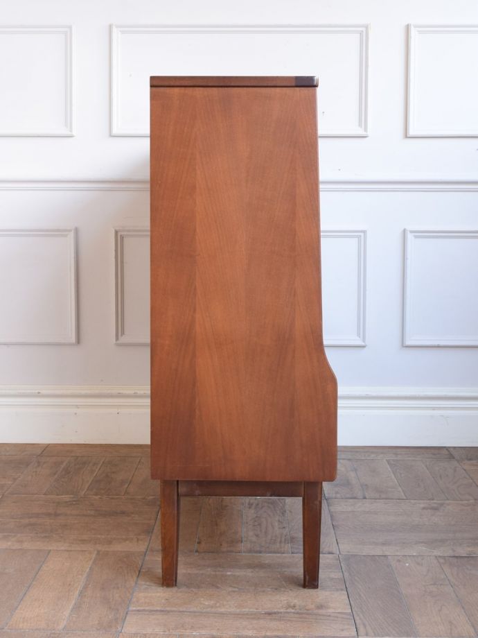 ビンテージキャビネットの側面