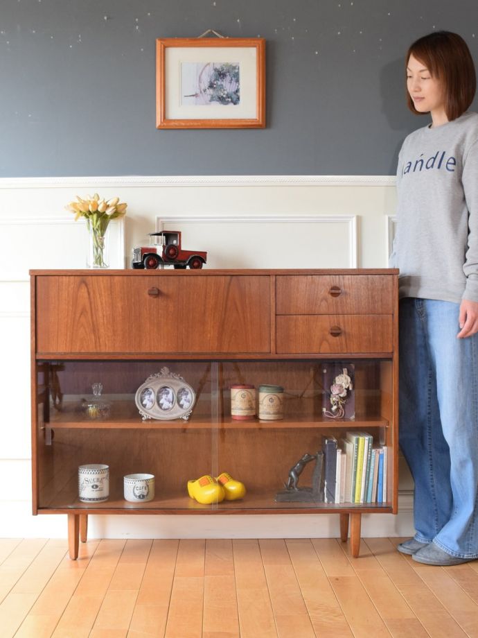 北欧スタイルのビンテージキャビネット