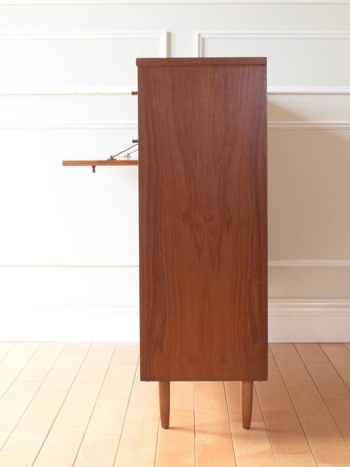 ビンテージキャビネットの側面