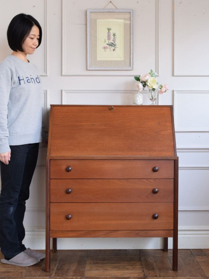 北欧スタイルのおしゃれなビューロー