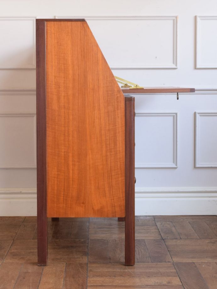 サイドボードの側面