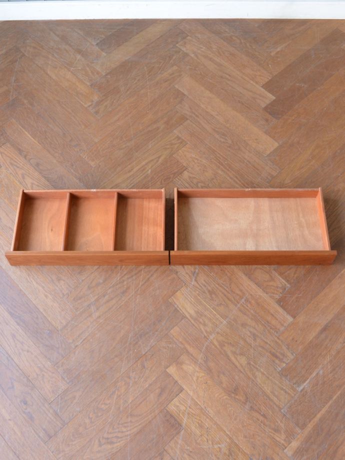 ビンテージキャビネットの引き出し