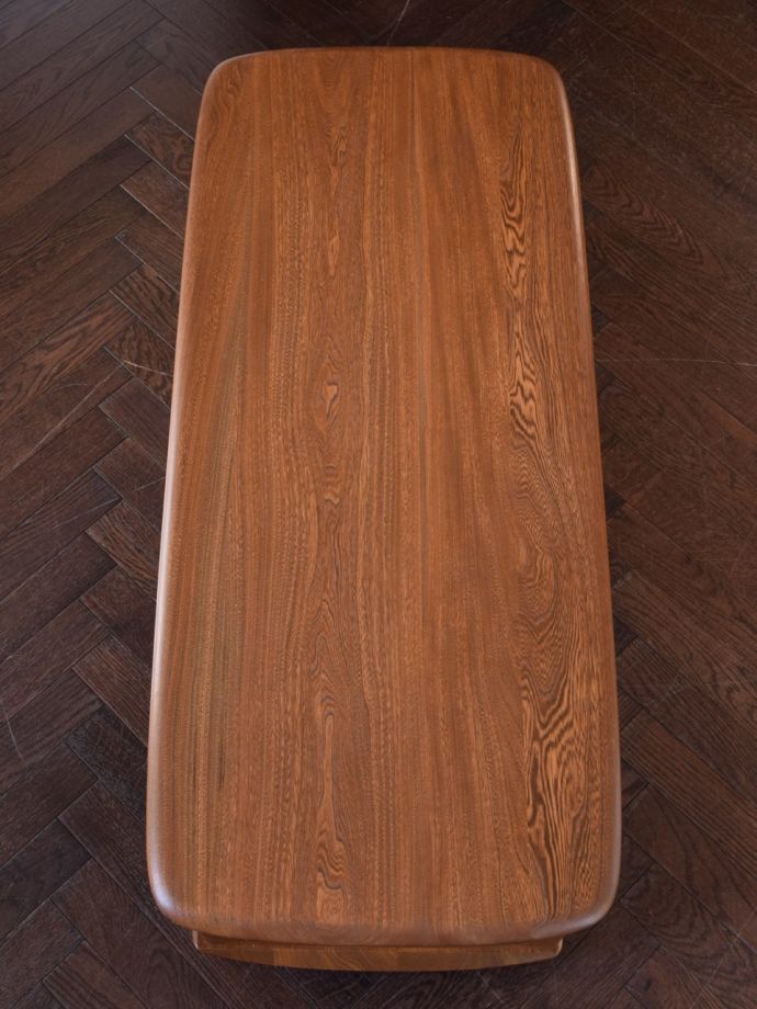 アンティークのテーブルの天板