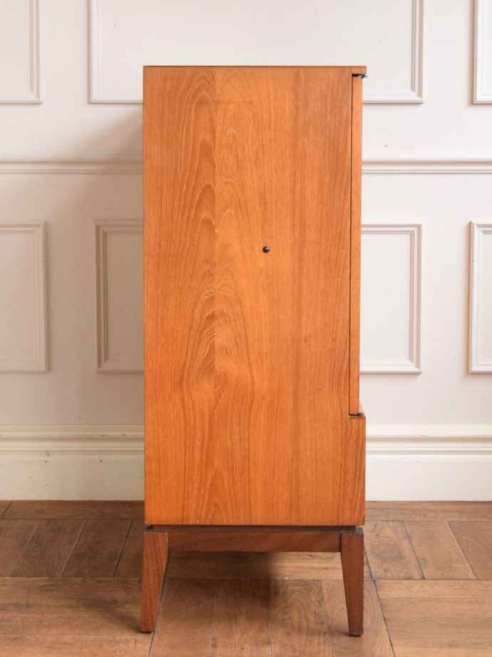 ビンテージ家具の側面