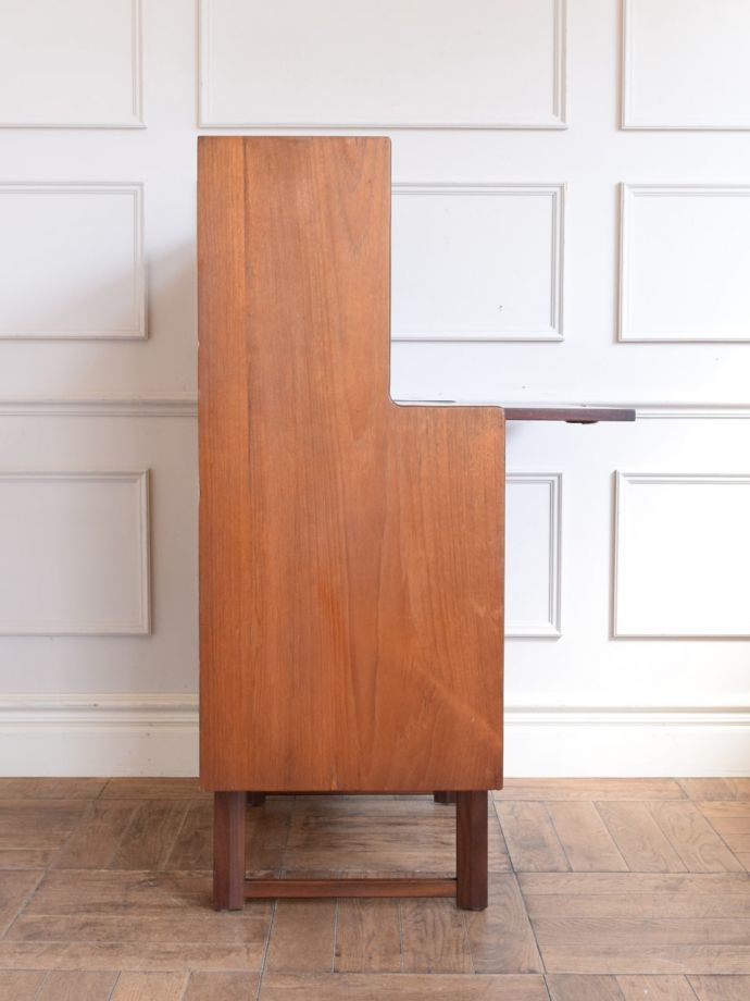 サイドボードの側面