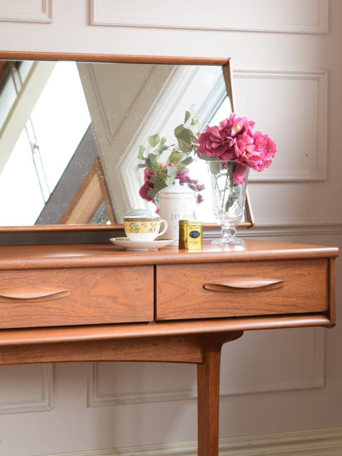 ビンテージのドレッサー