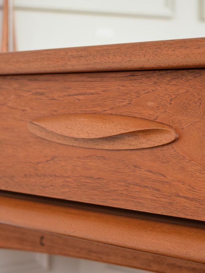 ビンテージドレッサーの取っ手