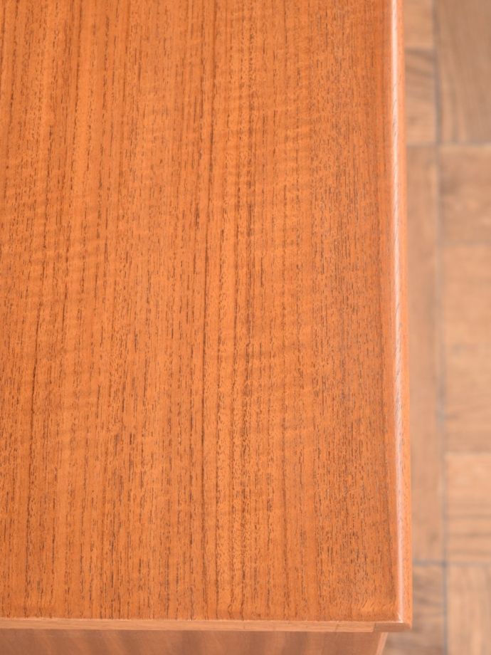 ドレッサーの天板