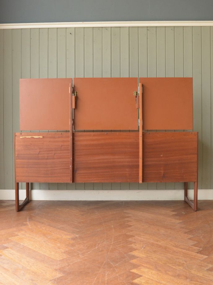 北欧スタイルの家具の後ろ姿