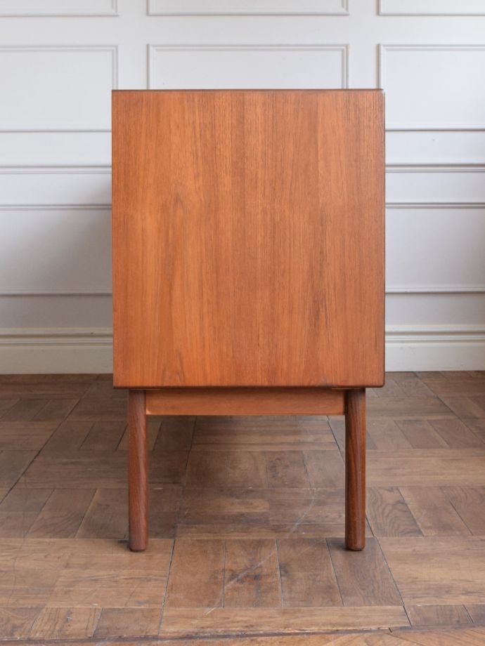 G-planのサイドボードの側面