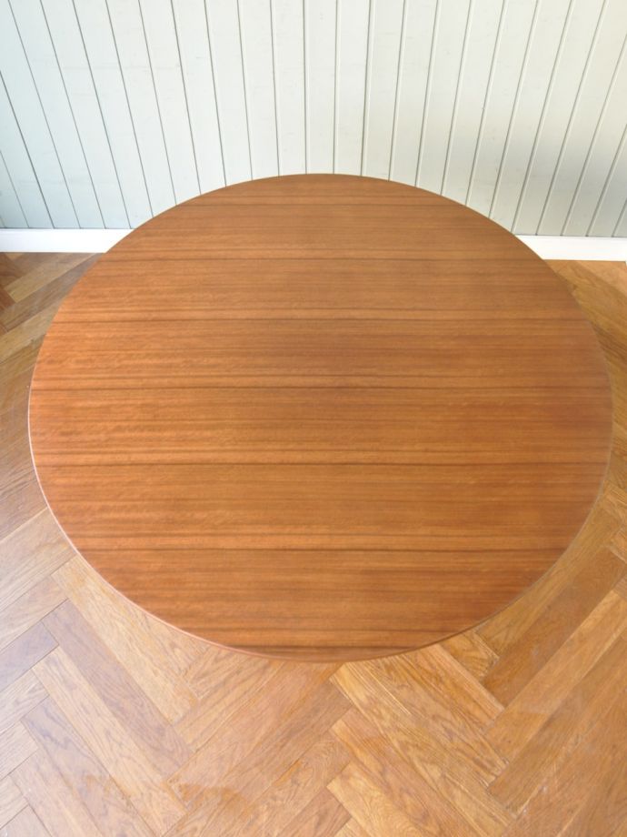 トラー＆ブラックのテーブルの天板