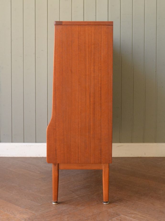 ビンテージキャビネットの側面