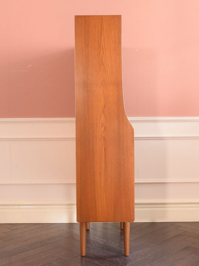 ビンテージキャビネットの側面