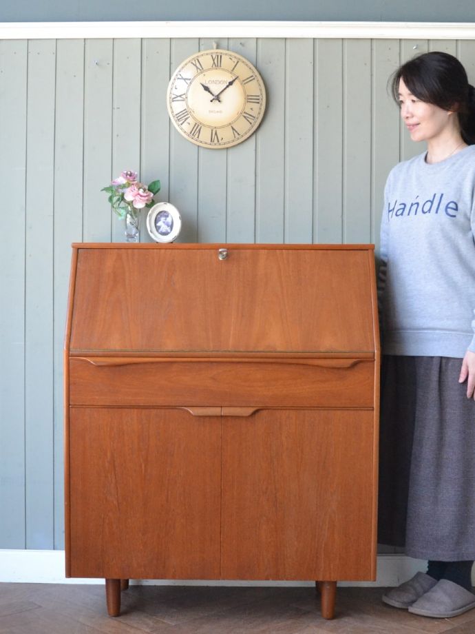 北欧スタイルのおしゃれなビューロー