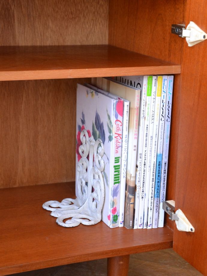 ビューローの扉を開けると