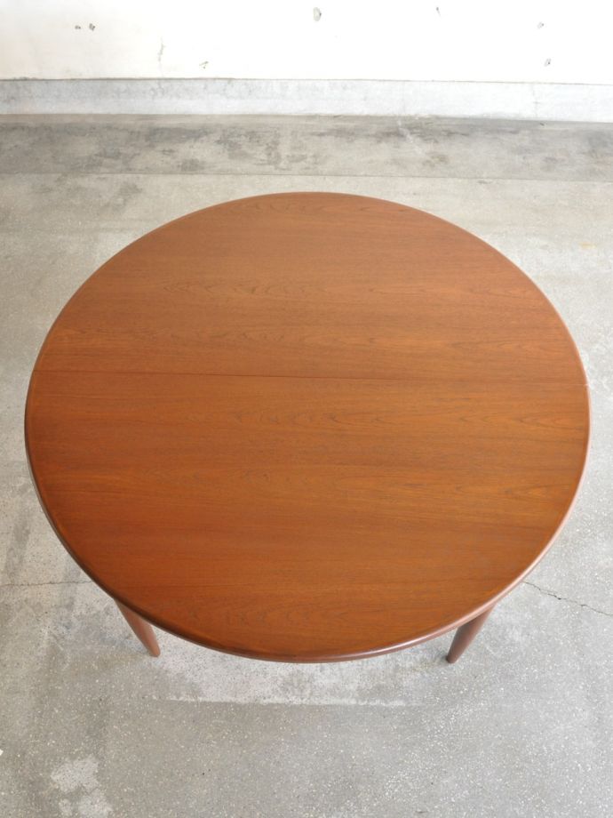 G-PLANのダイニングテーブルの天板