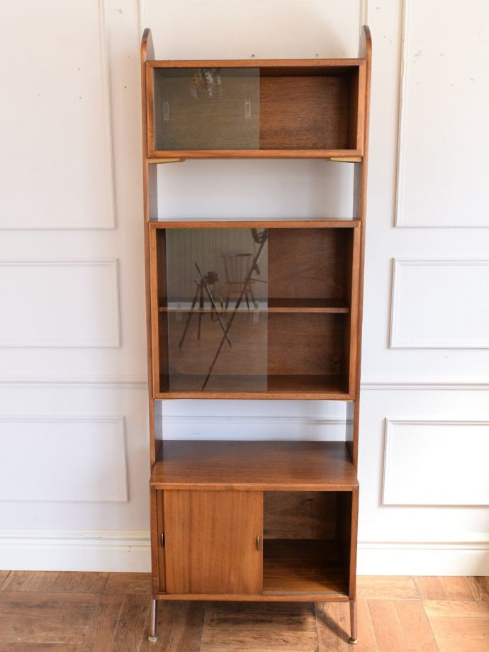 ヴィンテージキャビネットの扉の中