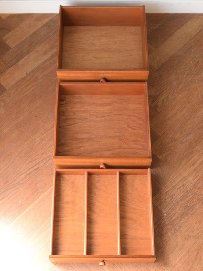 ビンテージサイドボードの引き出し