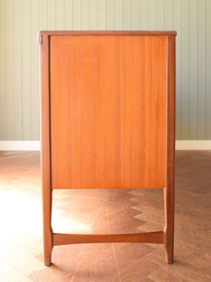 ビンテージ家具の側面