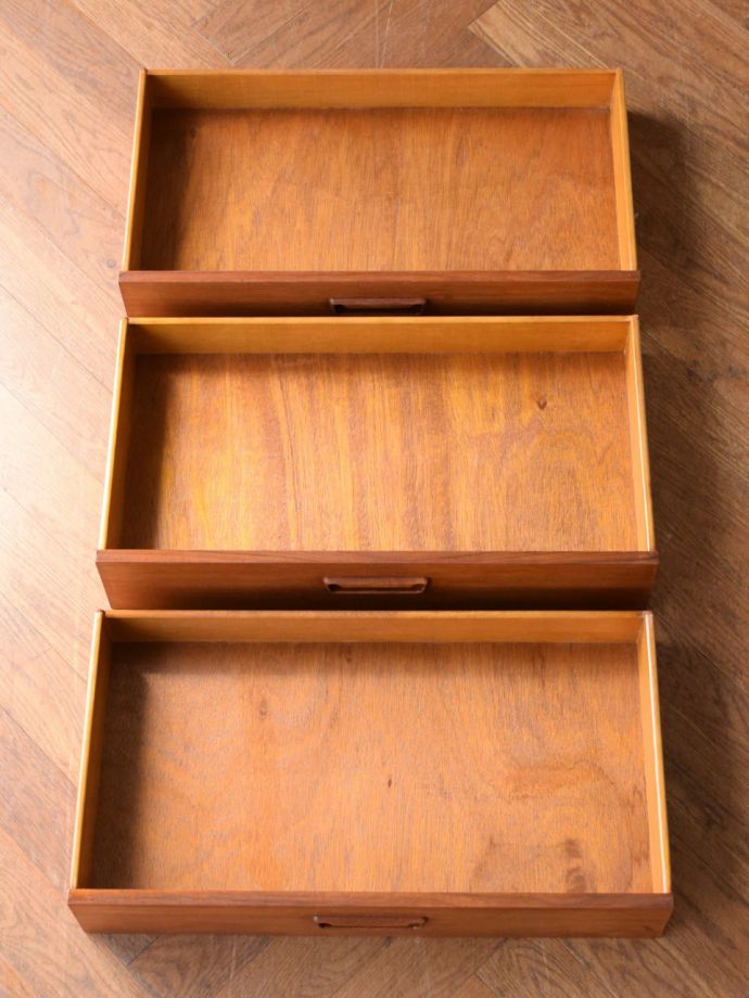 ビンテージサイドボードの引き出し