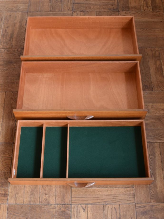 ビンテージキャビネットの引き出し