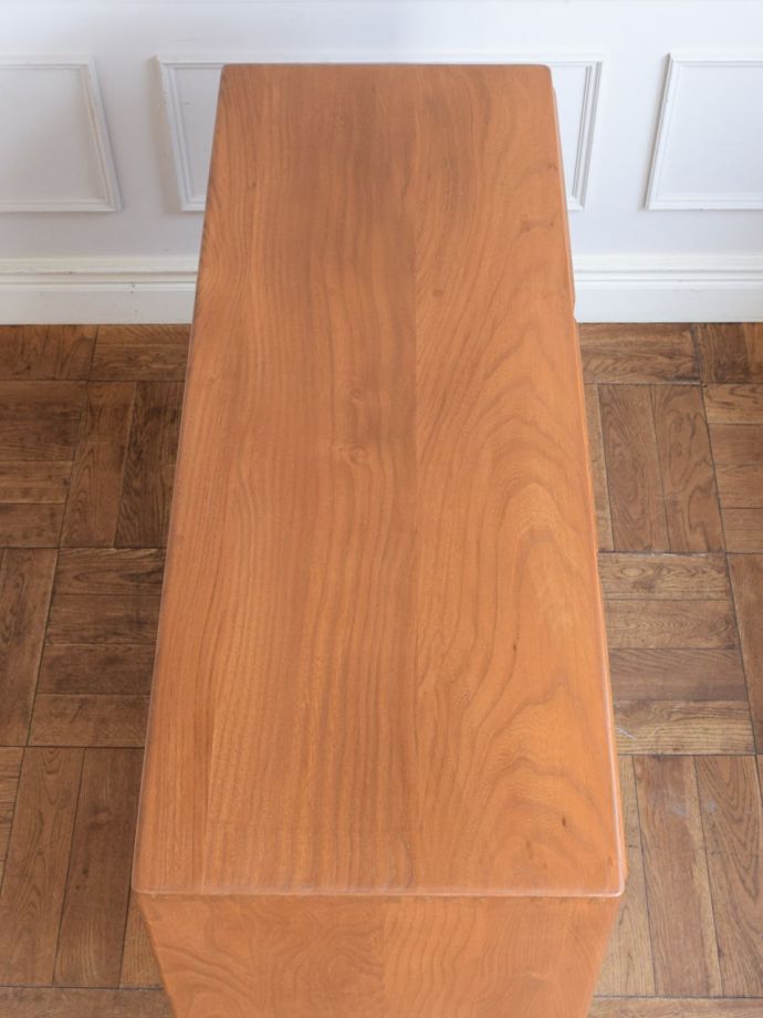 ビンテージキャビネットの天板