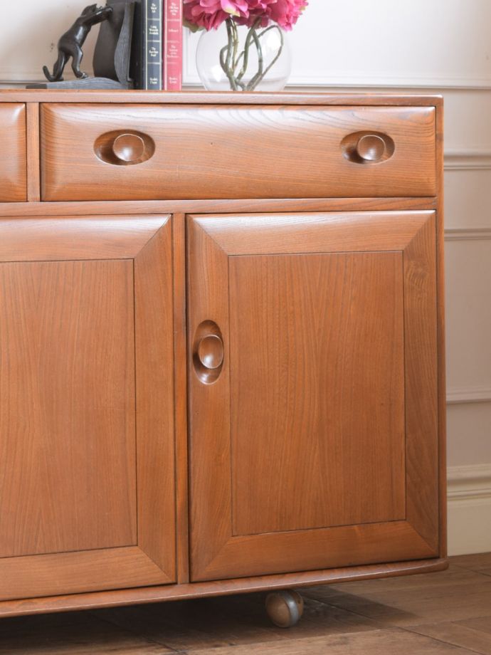 アーコール社のビンテージ家具