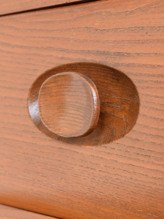 サイドボードの取っ手