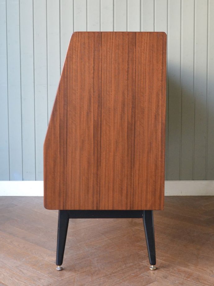 G-planのサイドボードの側面