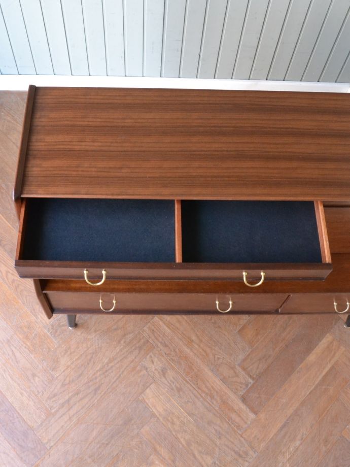 ビンテージサイドボードの引き出し