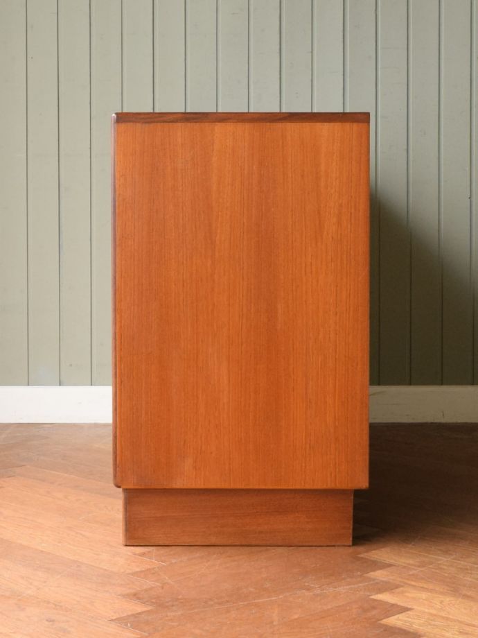 G-planのサイドボードの側面