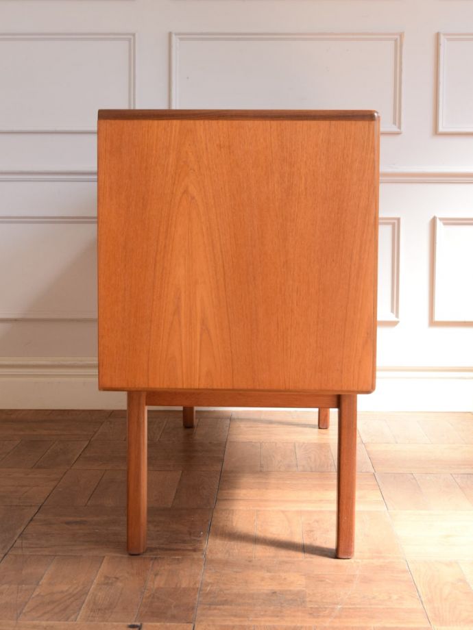 G-planのサイドボードの側面