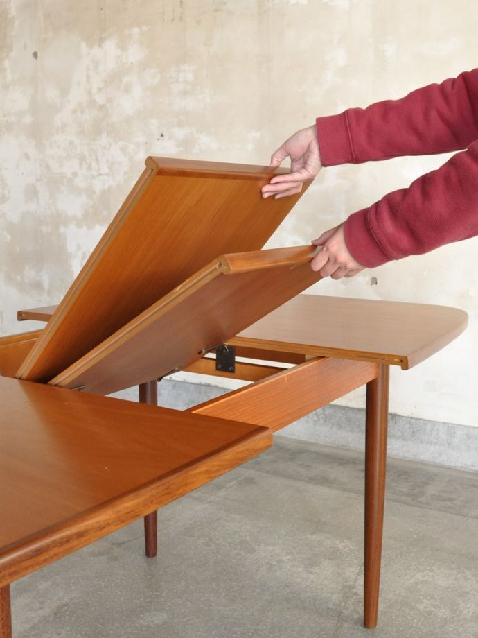 伸張式のG-PLANのダイニングテーブル