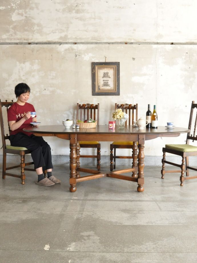 アーコールの伸長式テーブル