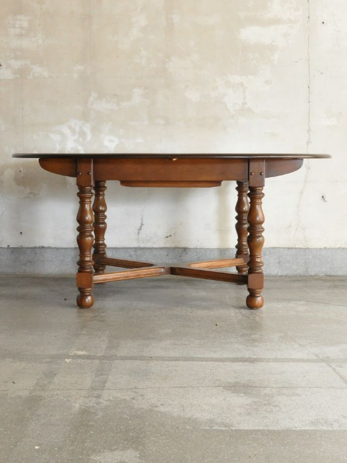 アーコールの伸長式テーブル