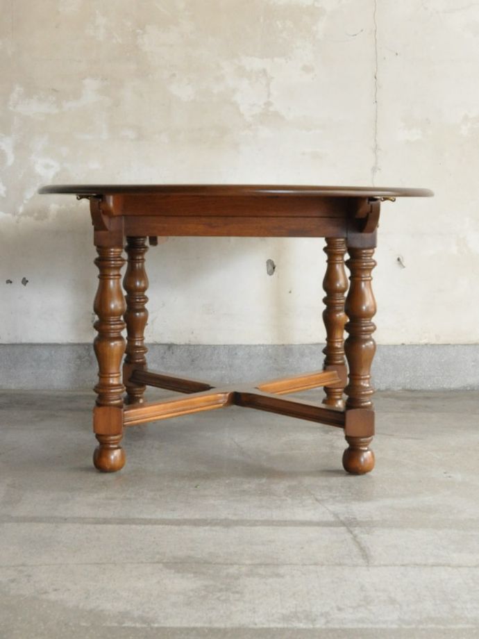 ビンテージテーブルの側面