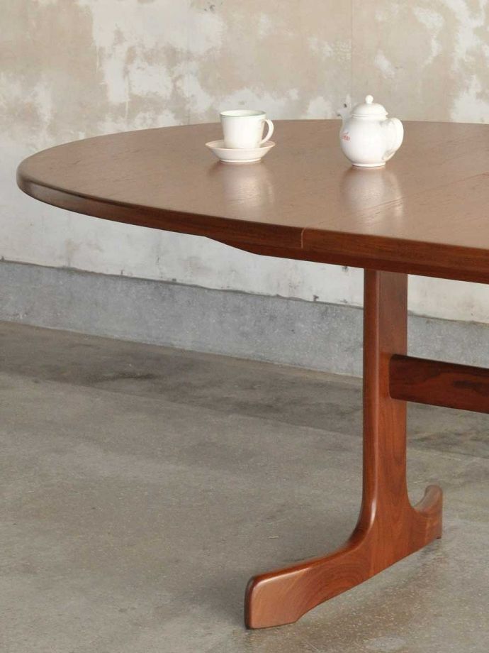 G-PLANのダイニングテーブル