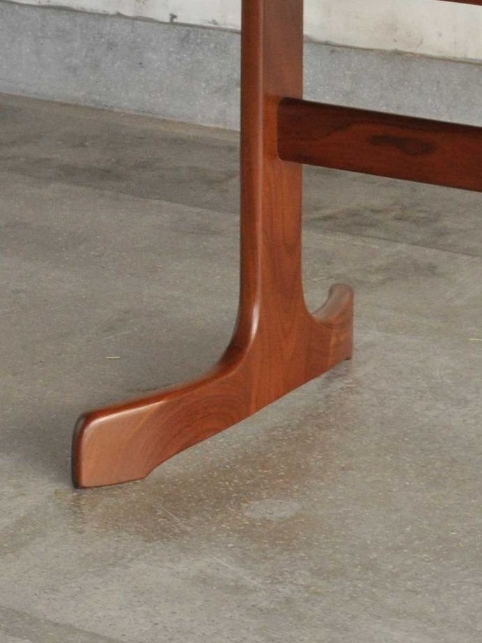 G-PLANのテーブルの足