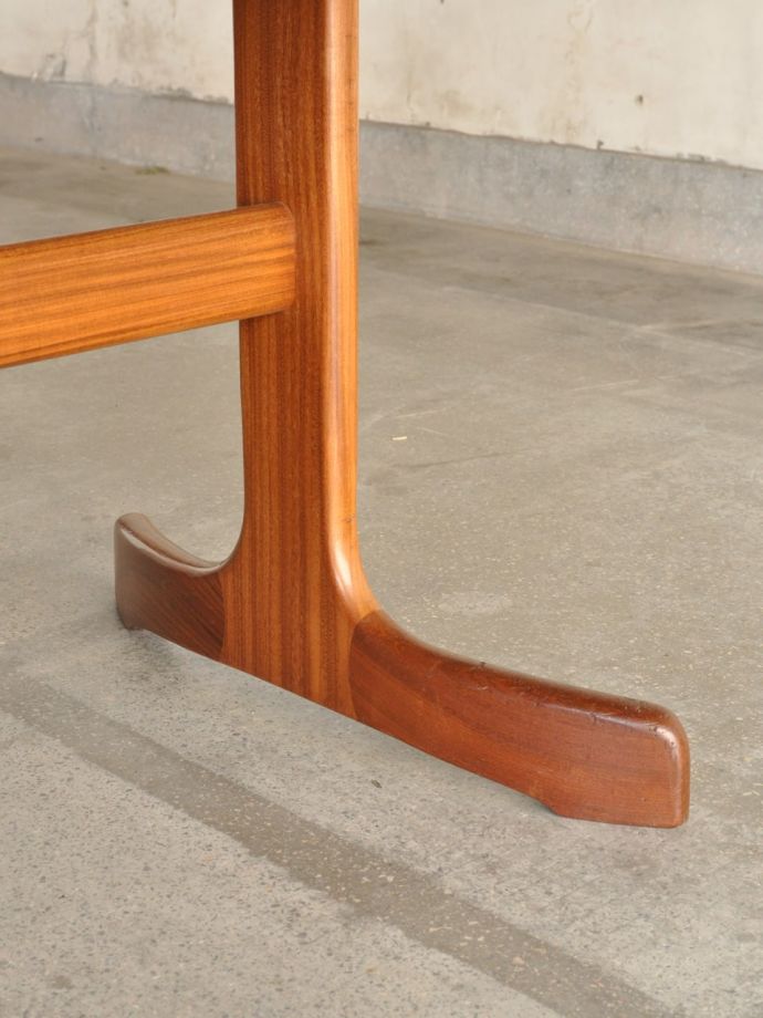 G-PLANのテーブルの足