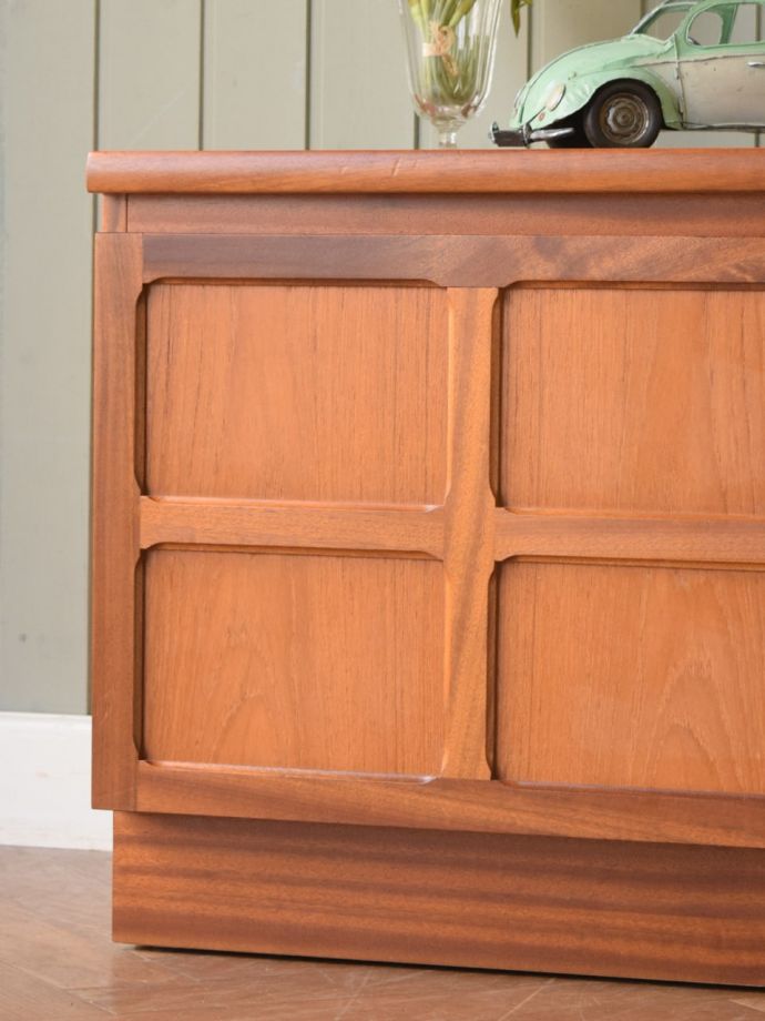 ビンテージキャビネットの扉