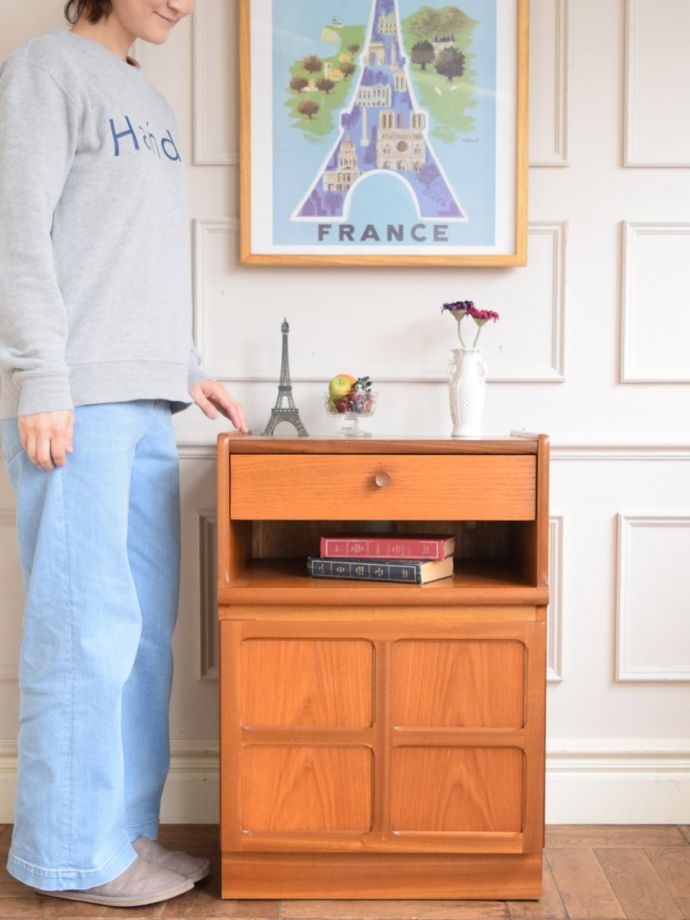 北欧スタイルのビンテージキャビネット