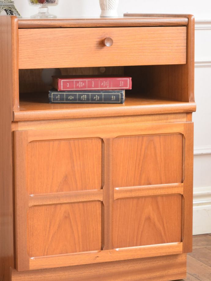 ビンテージキャビネットの扉