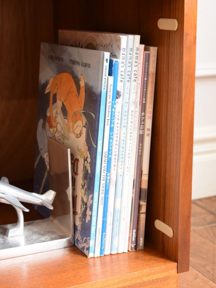 収納たっぷりのキャビネット