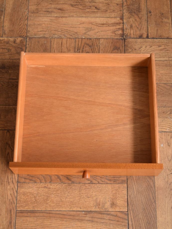 ビンテージキャビネットの引き出し